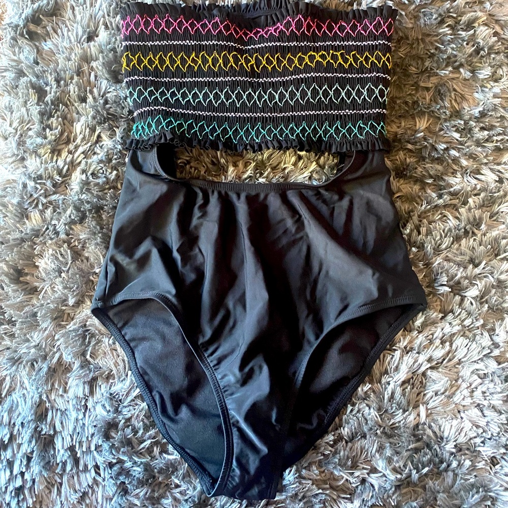 Strapless bathing suit